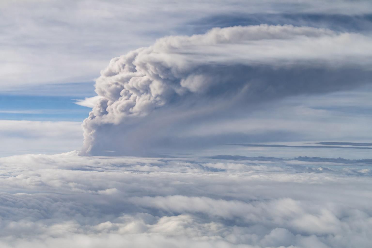Klyuchevskoy Volcano Ash Plume Reaches 18,000 ft (5,500 m) as of August 21, 20:00 UTC