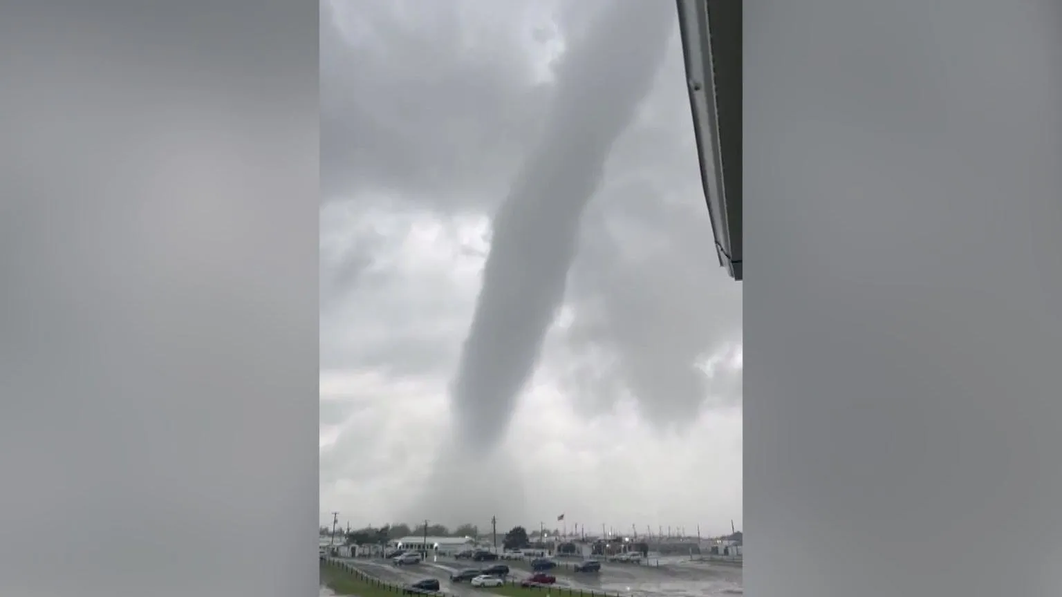 Severe Weather Roundup: Tornadoes in New York and Delaware, Hurricane Lala Devastates Hawaii, Belgian Wildfire Doubles i