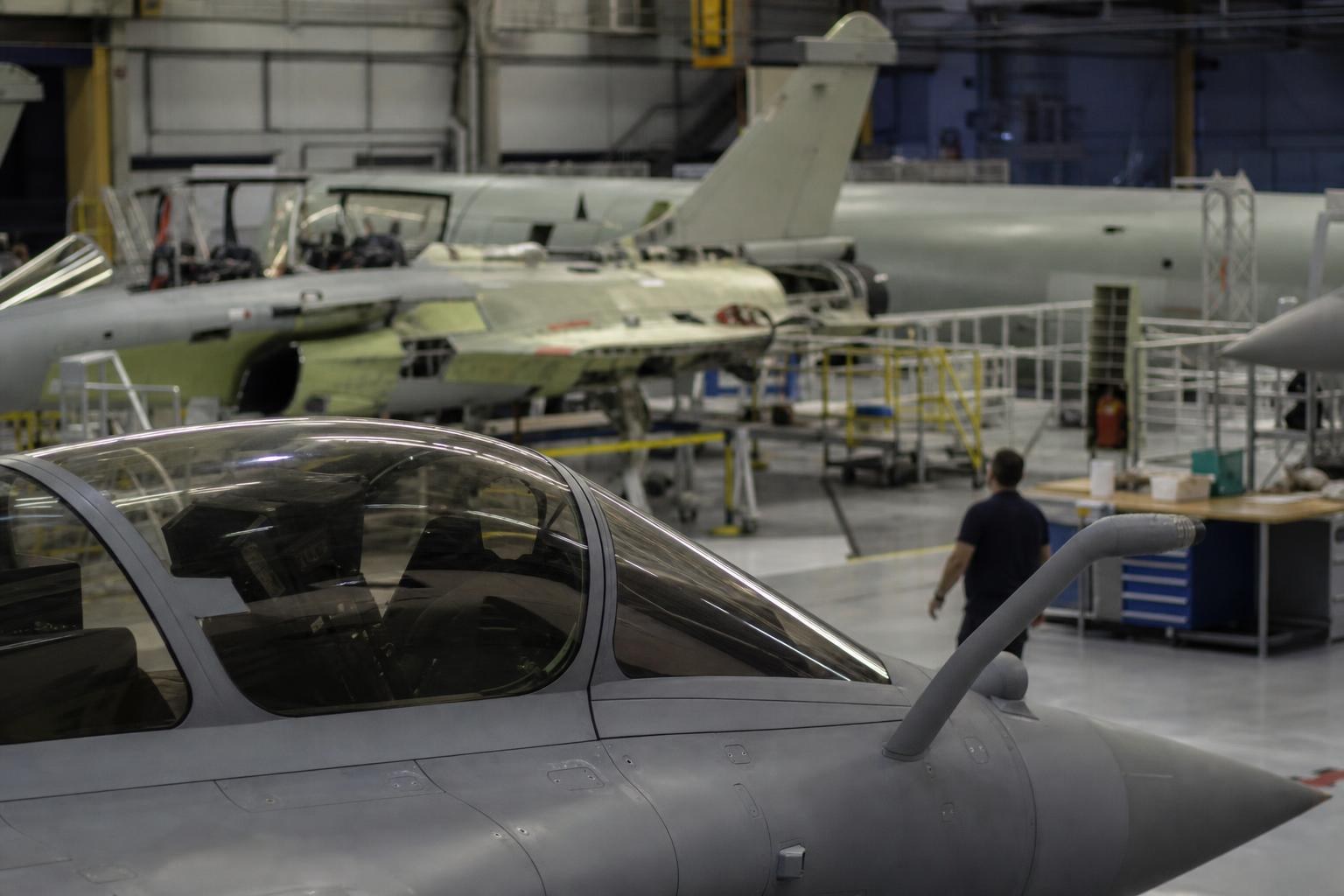 Dassault Aviation Shares Close at €299.20, Just Below €300 Analyst Floor, as India's 114-Rafale Order Bid Looms