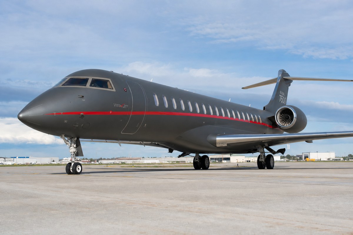 VistaJet Bombardier Global 7500 (9H-VIG) Photographed by Szabo Andras