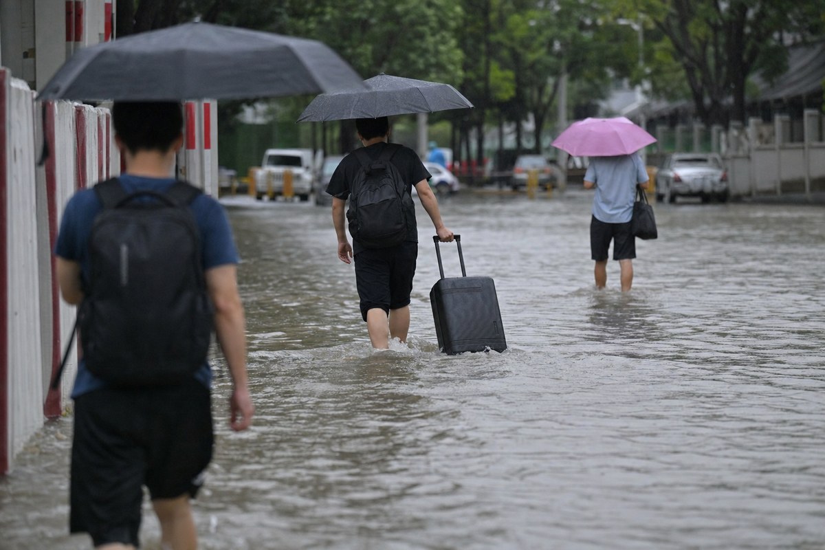 Typhoon Narra triggers flooding in China's Guangxi, forcing 54,000 to evacuate