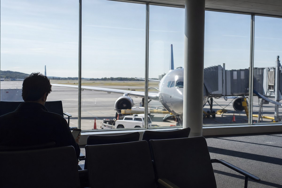 Over 4,200 Flights Delayed, Nearly 200 Canceled Across US on August 24 as Boston, Chicago, and Dallas Bear Brunt