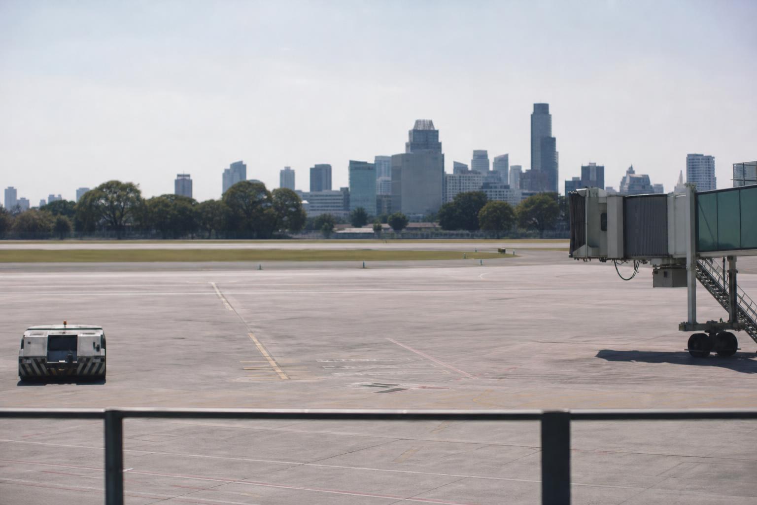 Buenos Aires Aeroparque closed for second day, 900 flights affected