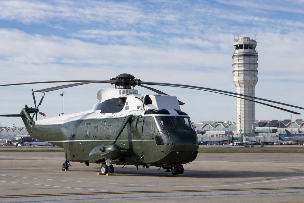 Radio Failures Preceded Marine One Near-Miss at DCA, NTSB Records Show