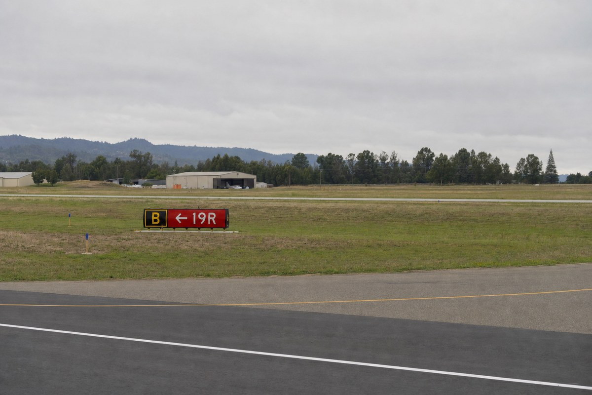 Private Aviation in Wine Country: Key Airfield and Operational Facts for Napa, Bordeaux, and Tuscany