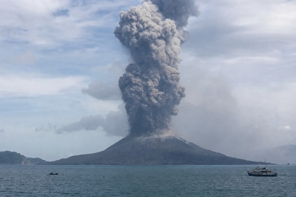 Anak Krakatau Eruption Forces Suspension of All Flights at Jakarta's Soekarno-Hatta International Airport
