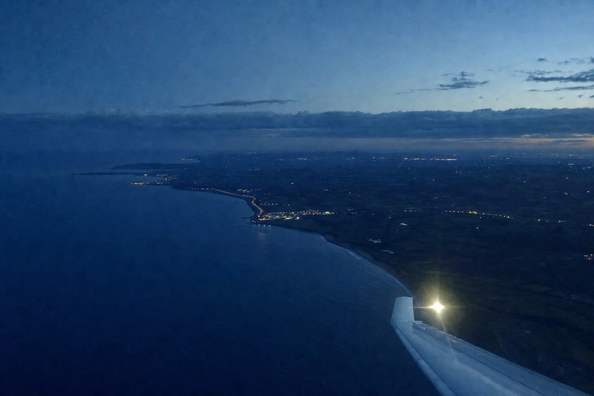 Large Black Drone Reported Near Aer Lingus Flight Approaching Dublin Amid UK-Ireland Air Traffic Disruption