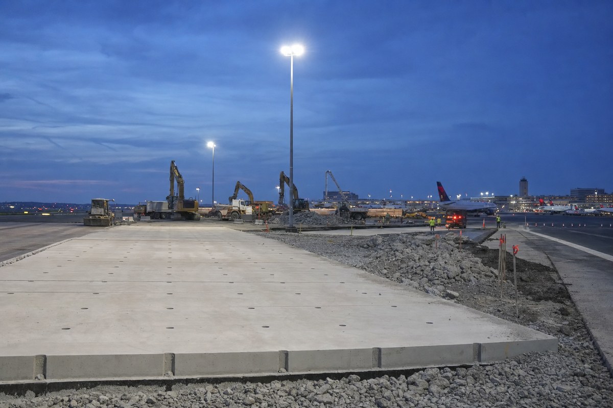 Boston Logan Runway Construction Triggers Hundreds of Daily Delays in September 2026