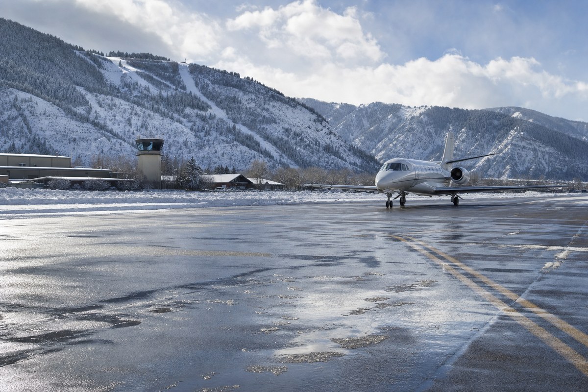 Winter Operations at Aspen/Pitkin County Airport: Key Challenges for Business Jet Crews