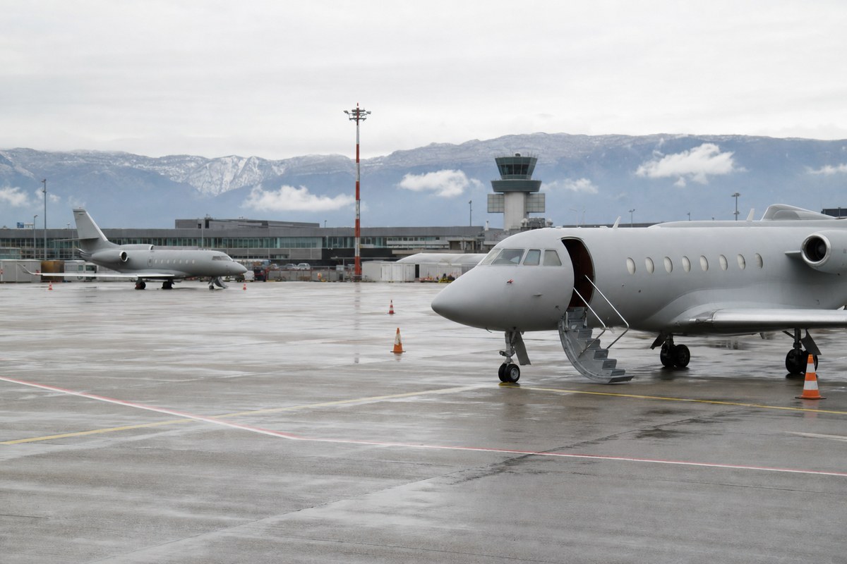 Geneva Airport LSGG: No New Business Aviation Restrictions, but Existing Slot, Night, and Ground-Handling Rules Remain B