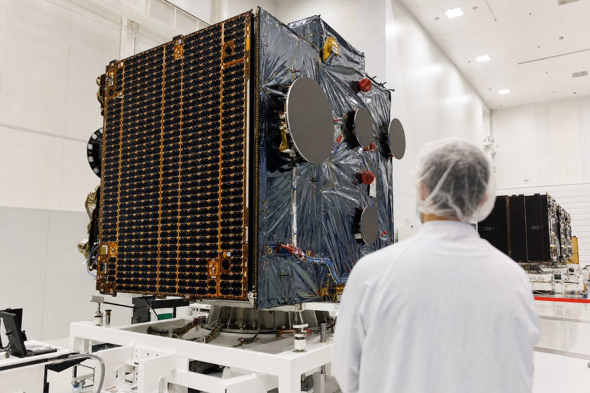 Eutelsat signs contracts for 229 more OneWeb satellites, Arianespace launches, and IRIS² buildout partners