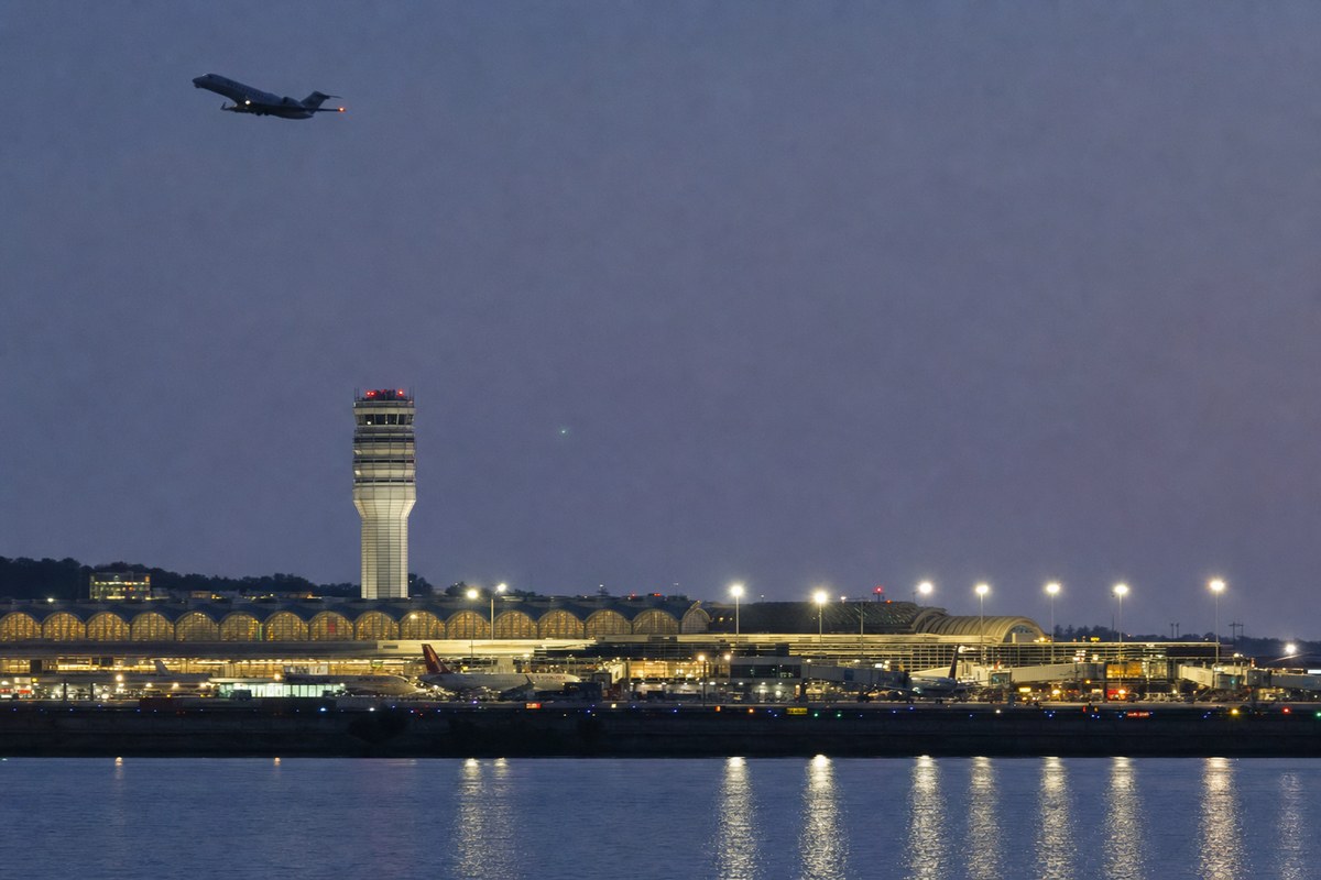 Drone Reports Halt Departures at Reagan National Airport for 20 Minutes