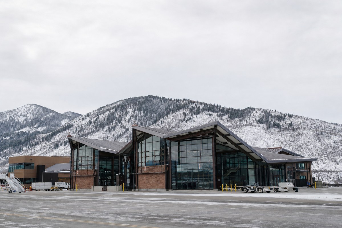 APCHA to Use Case-by-Case Waivers for Work-Hour Requirements During Aspen Airport Closure
