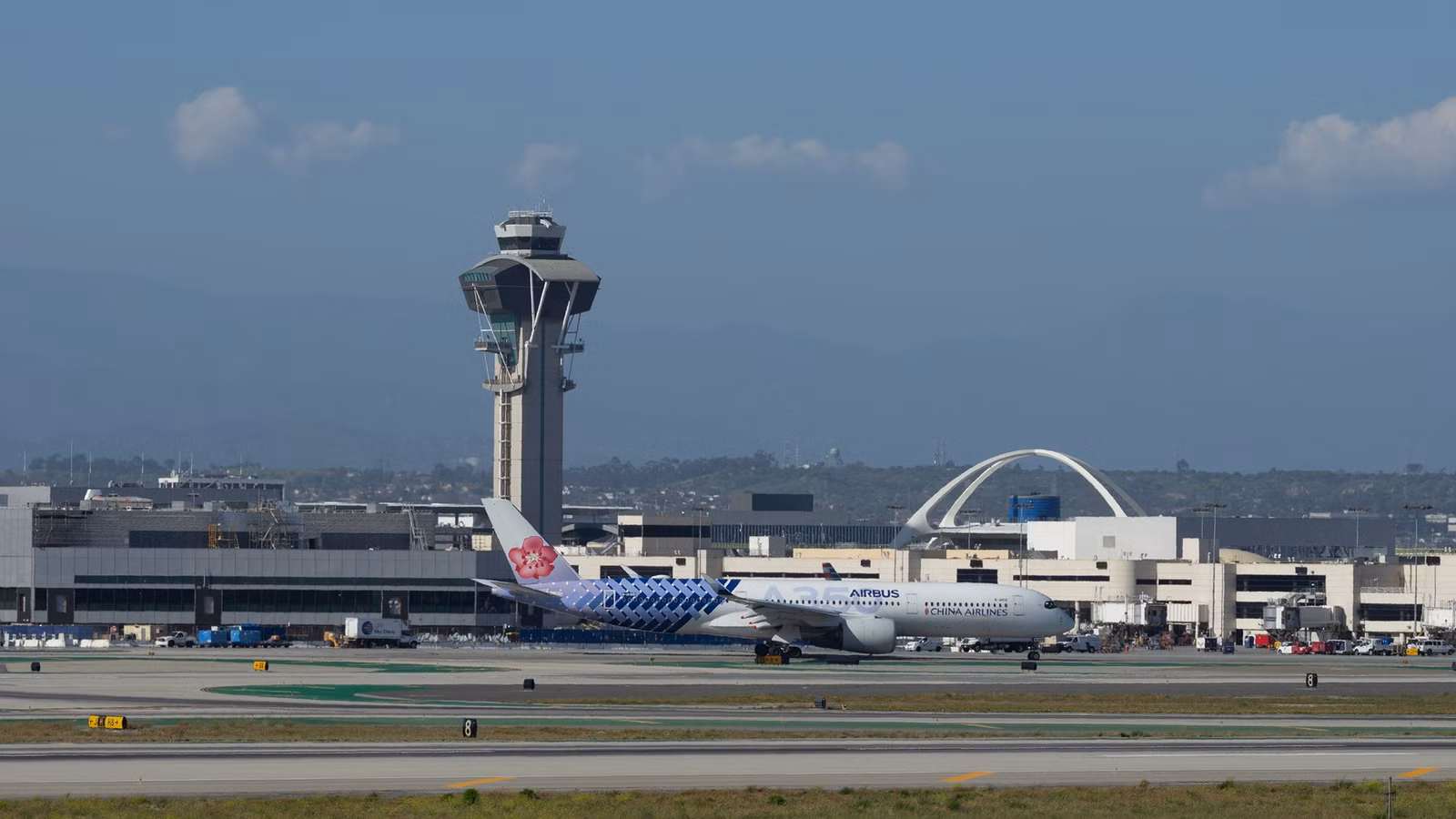 FAA to Launch AI Air Traffic Tool 'SMART' as Early as Monday, Full Rollout by 2028
