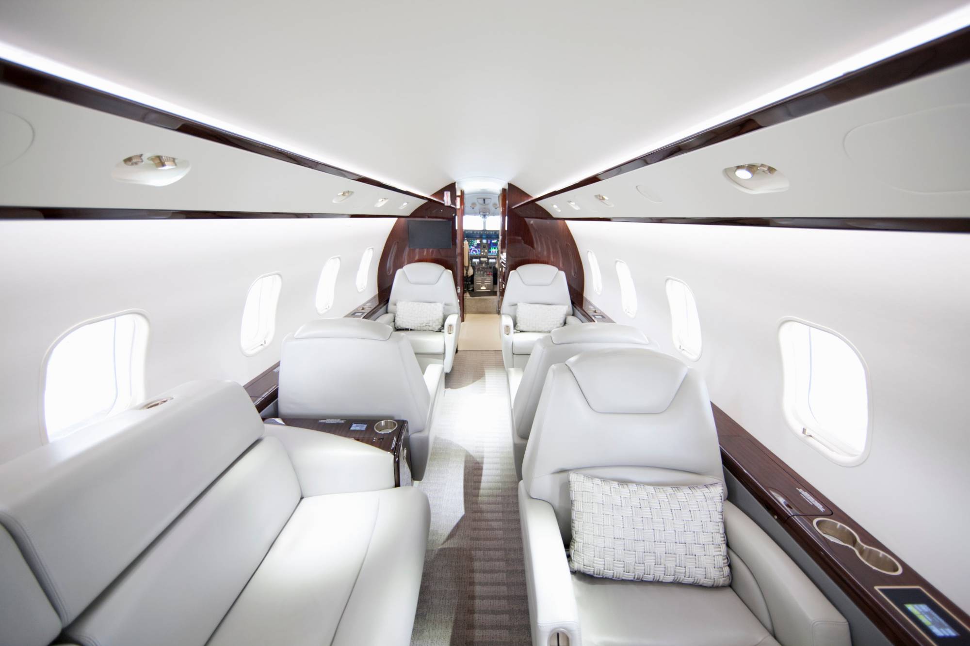 Private Jet vs First Class: Key Cost, Time and Comfort Comparisons for 2026