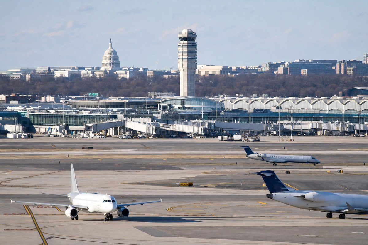 FAA Halts All Flights at DCA for Over Two Hours After Runway Lighting Outage