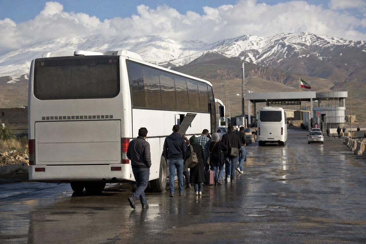 US Sanctions Force Iranians onto 2,400km Overland Journey as Airlines Halt Flights to Tehran