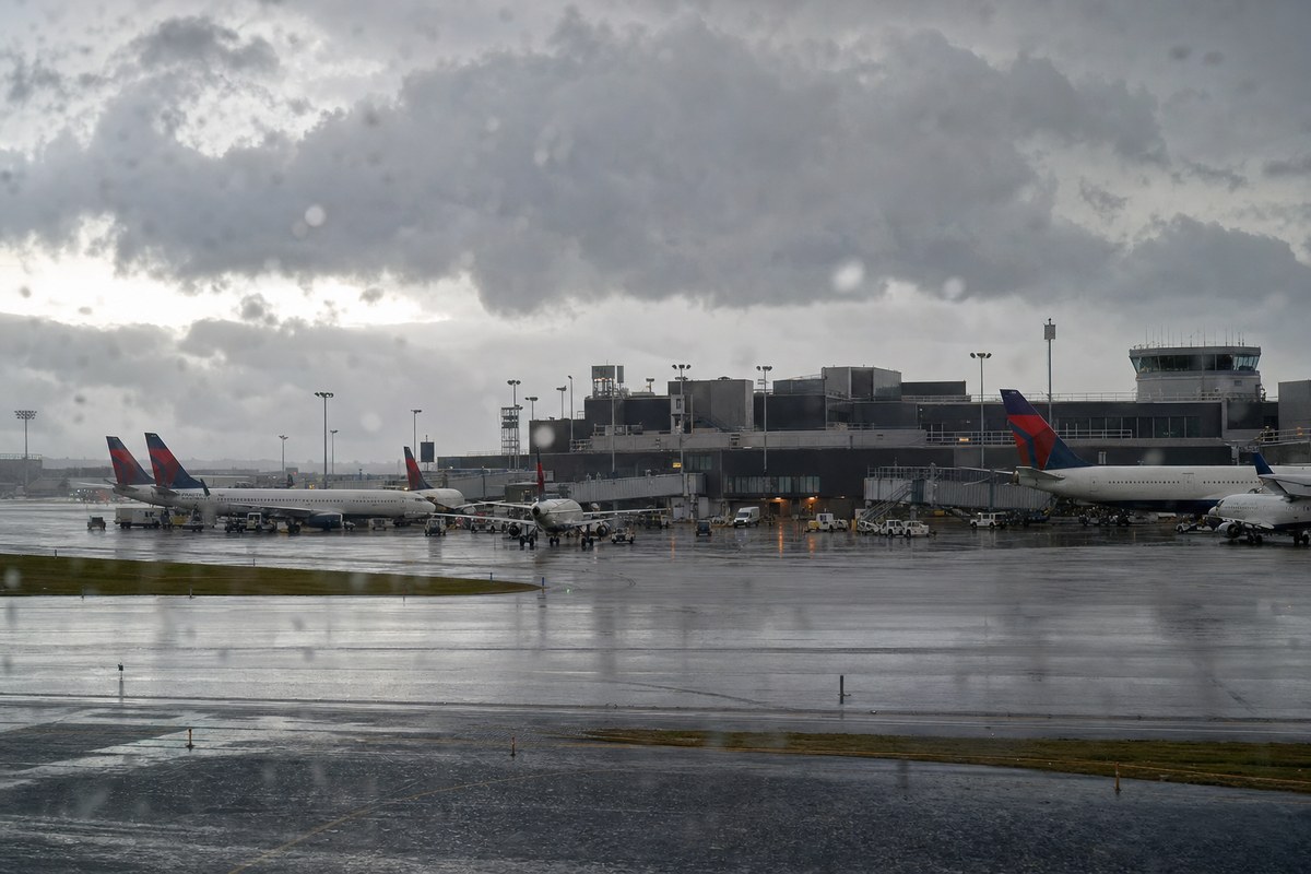 Nor'easter Disrupts Flights at Boston Logan as Fuel Barge Deliveries Halted, Delta Records Over 100 Cancellations