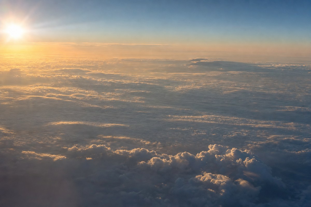 Why Private Jets Cruise Higher Than Airliners — And Whether It Actually Saves Fuel