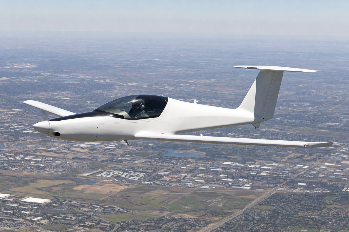 Bye Aerospace eFlyer 2 Completes First Flight from Centennial Airport
