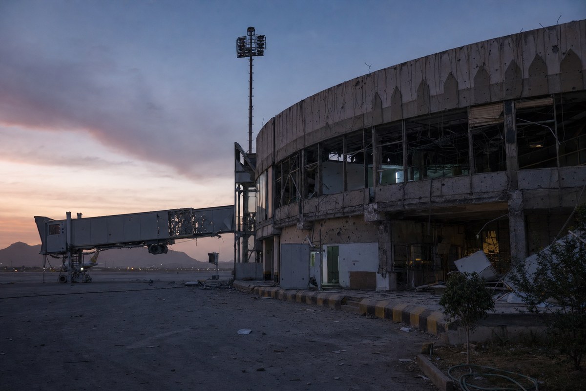 Houthi Media Report Saudi Airstrike on Sanaa Airport After Deadly Attack on Riyadh's King Khalid International Airport