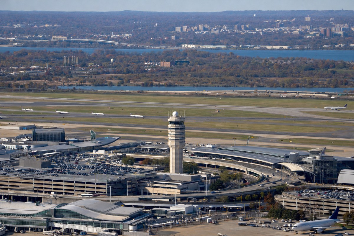 House Lawmakers Urge FAA to Pause AI-Supported SMART Air Traffic Tool at Three Washington-Area Airports