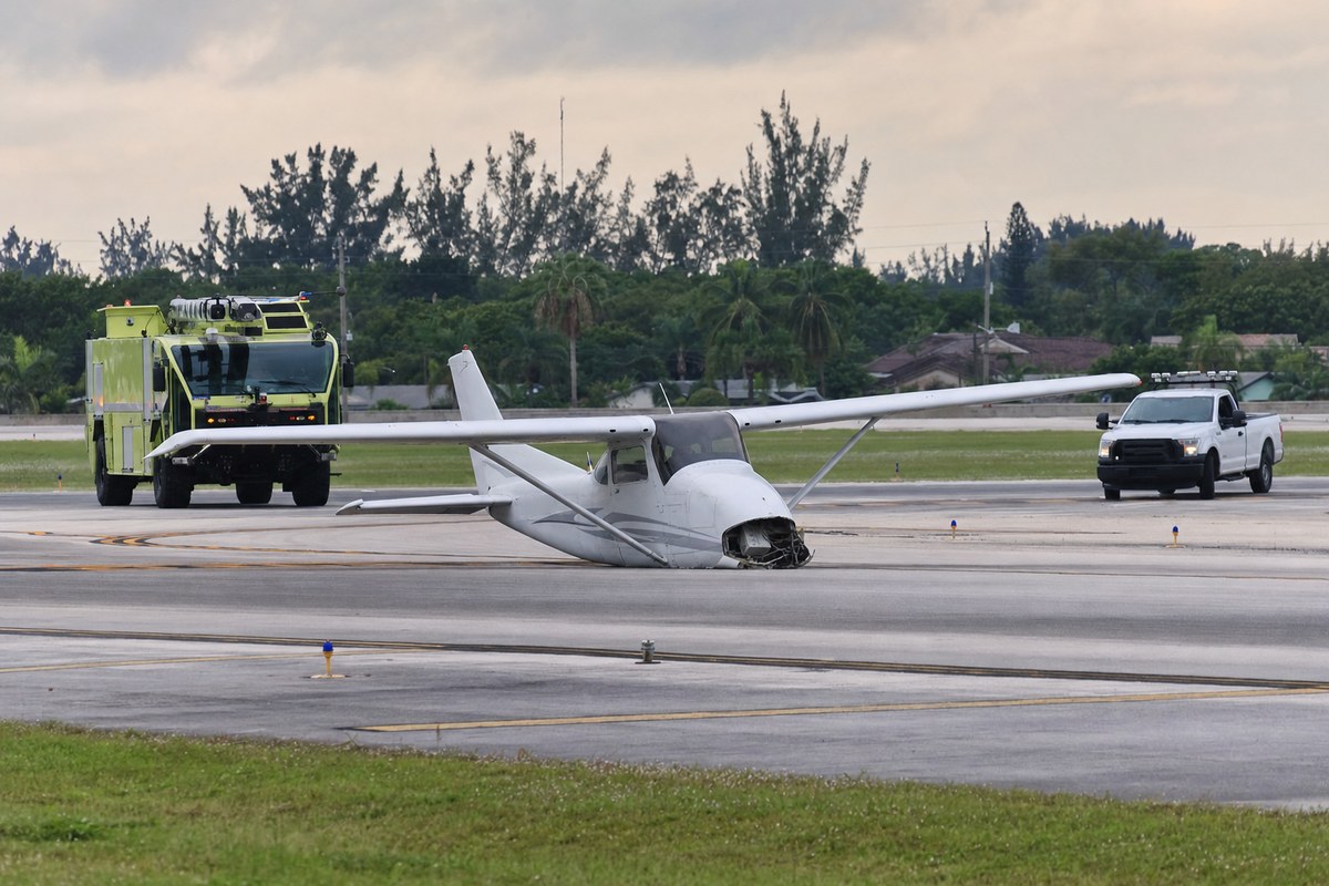 Cessna 162 Makes Emergency Landing at Fort Lauderdale Executive Airport; Both on Board Uninjured
