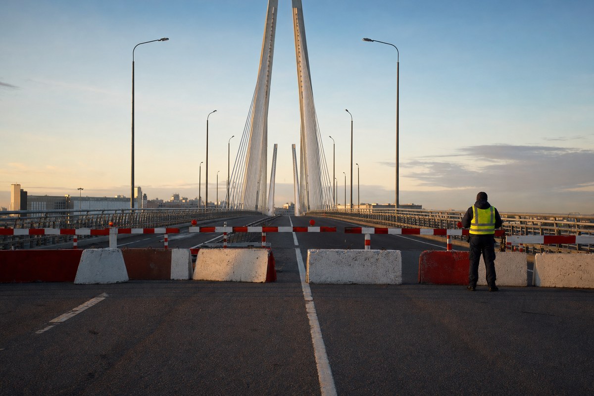 Ukrainian Drones Hit St Petersburg Oil Terminal and Data Centre; 327 Flights Disrupted at Pulkovo