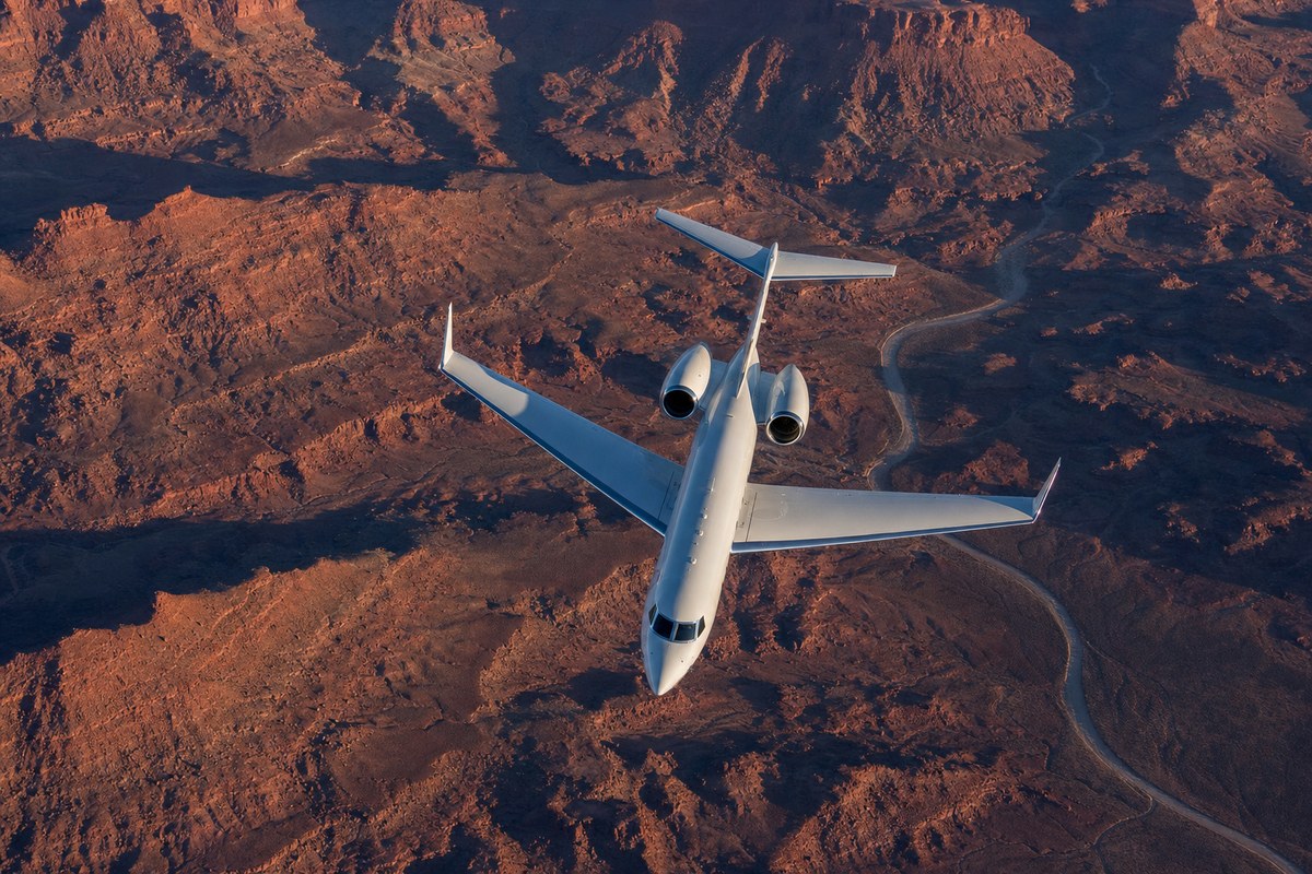 Former White House Travel Office Director Runs Advanced Aviation Team, Arranging Charter Flights for Campaigns and VIPs