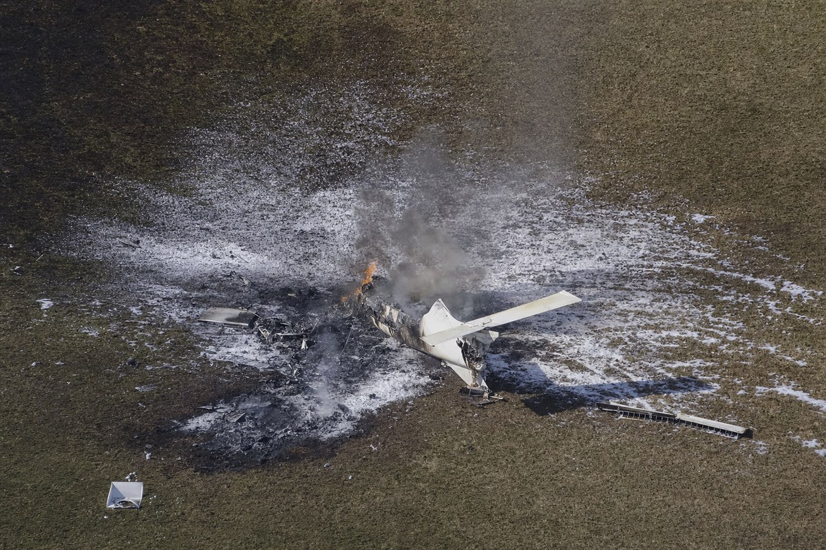 Pilot Injured as Piper PA-28 Crashes and Burns at Flying W Airport in Lumberton, New Jersey