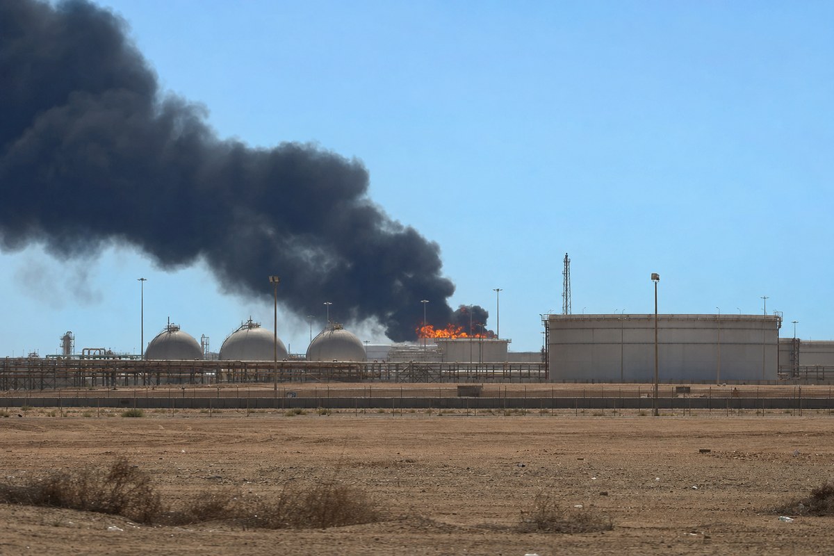 Houthis claim attacks on three Saudi oil facilities and two airports; Saudi Arabia has not confirmed